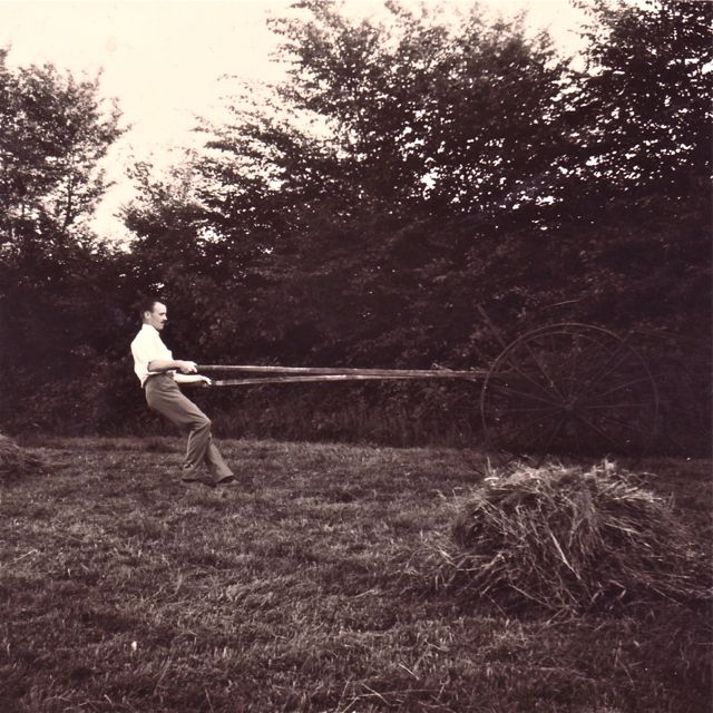 Fons wou het record 'grootste diabolo ter wereld' verbeteren. Dat lukte goed. Maar het telefoonnummer van het Guinness Book vinden was een brug te ver. 